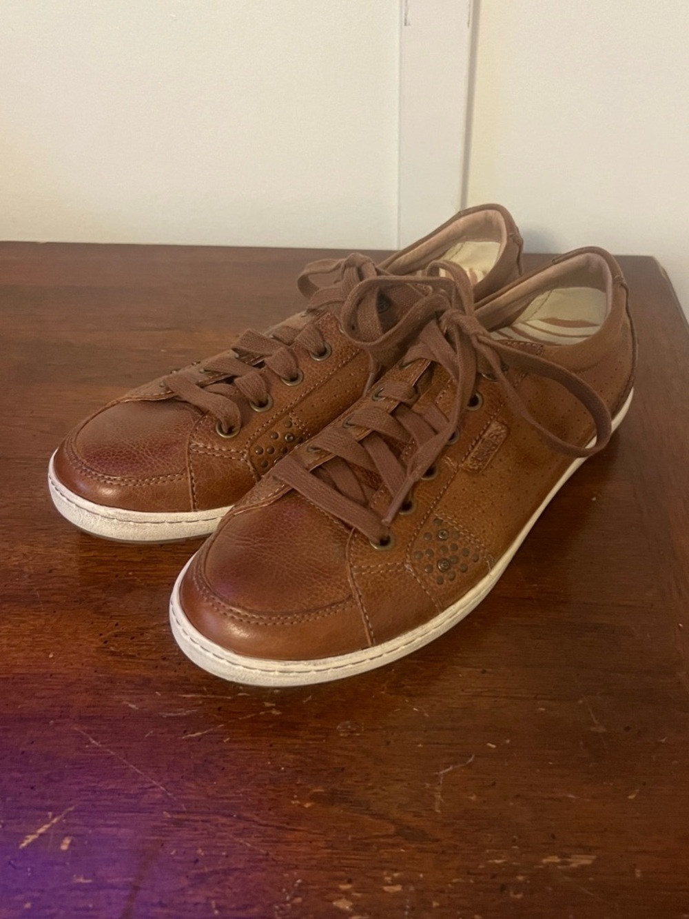 Taos Footwear Brown Leather Women's Sneakers size 7
